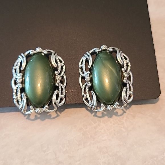 Sarah Coventry Jewelry - Vintage 60's Sarah Coventry Carousel Clip Earrings